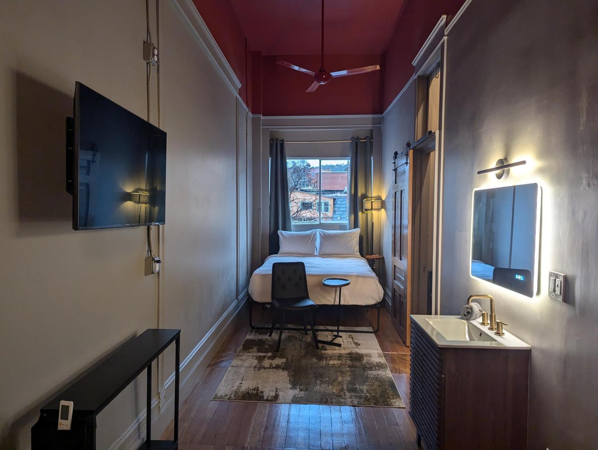 The Well Hotel & Taproom Trinidad Bagian luar foto
